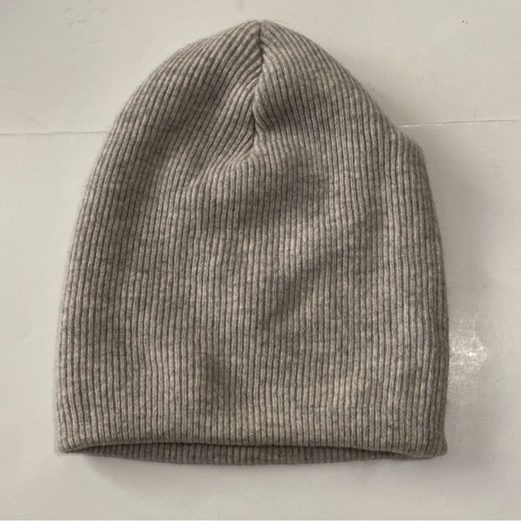 Babaton Accessories - EUC Babaton Cashmere Wool Beanie Size OS, LIGHT GREY